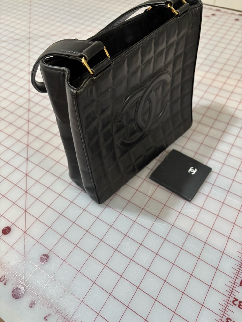 CHANEL - Classic Black Quilted Leather Tote Bag with Interlocking CC Logo - Picture 6 of 10